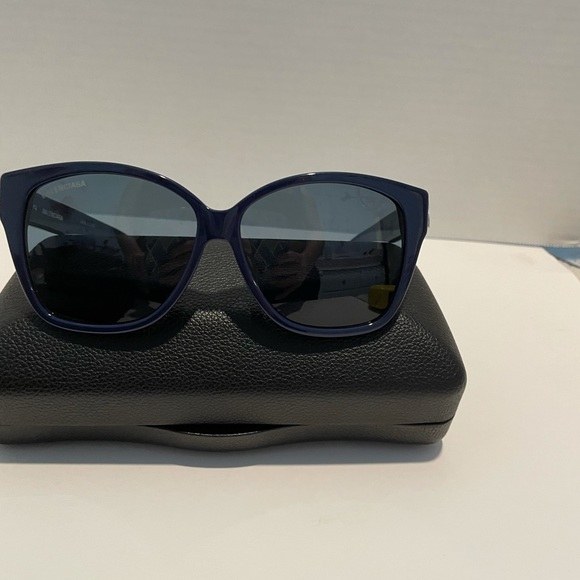 Balenciaga sunglasses new (Sold) - Picture 5 of 6